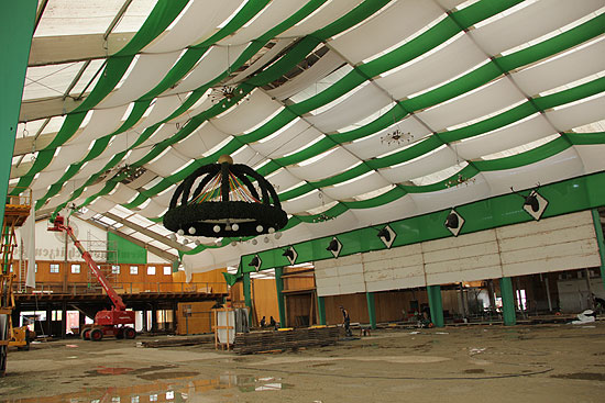 Oktoberfest 2017 Aufbau Theresienwiese 02.08.2018 - Blick ins Innere des Armbrustschützen-Festzelt (©Foto:Marikka-Laila Maisel)